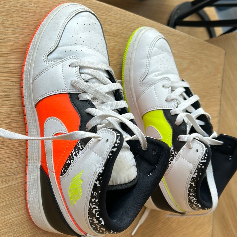 Air Jordan 1 Mid "Notebook" sneakers in kids size 6.5